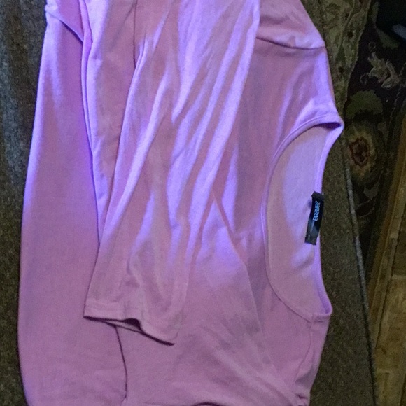 An xxl long sleeve shirt thin material . - Picture 3 of 3